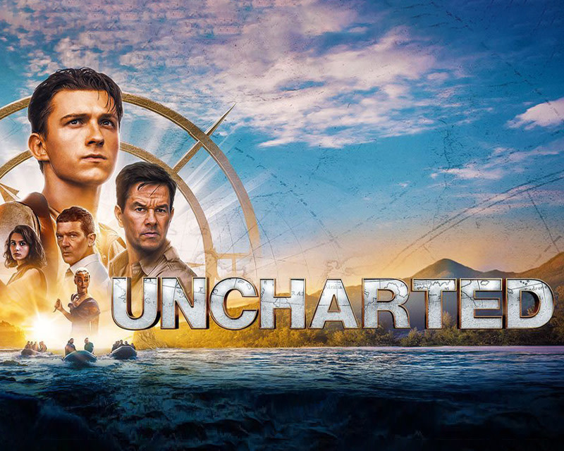 bild på filmen Uncharted, visar tre båtar i vattnet och flera av slådespelarna 